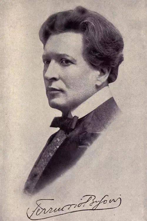 键盘旁的浮士德博士布索尼