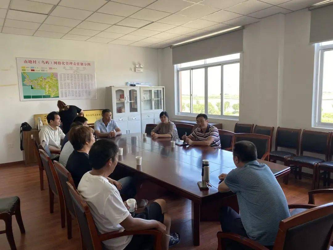 镇党委副书记,镇长候选人邱永平陪同副县长徐世钊一行调研健跳渔港