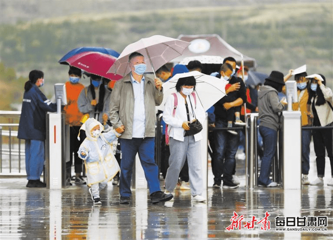 兰州|兰州野生动物园昨日试开园 2500余名游客冒雨“打卡尝鲜”