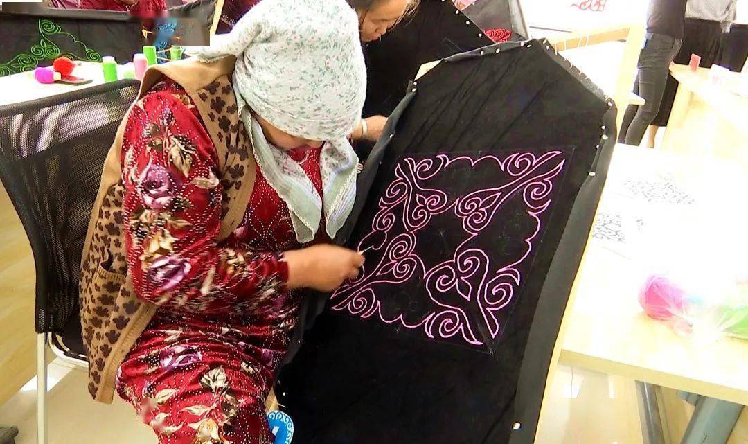 刺绣 【非遗文化】阿克塞县举办“巾帼巧手·绣美阿克塞” 迎国庆哈萨克族刺绣比赛