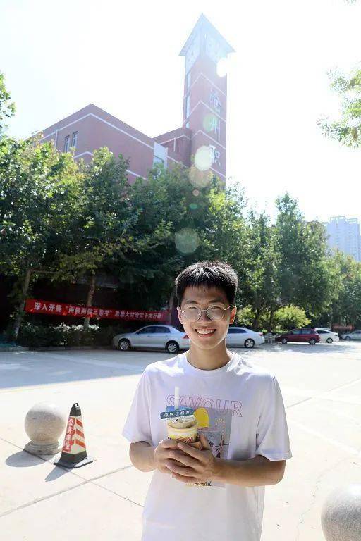 沧职这杯定制版奶茶请签收