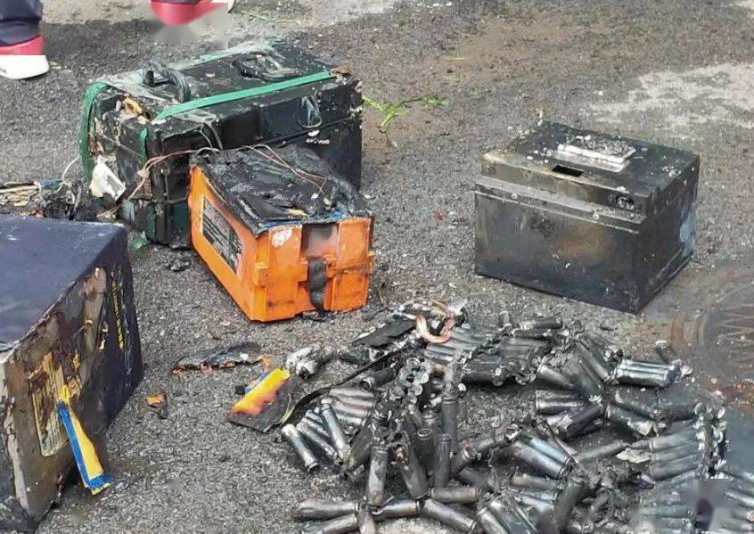 突發天津一小區電動車電瓶爆炸起火