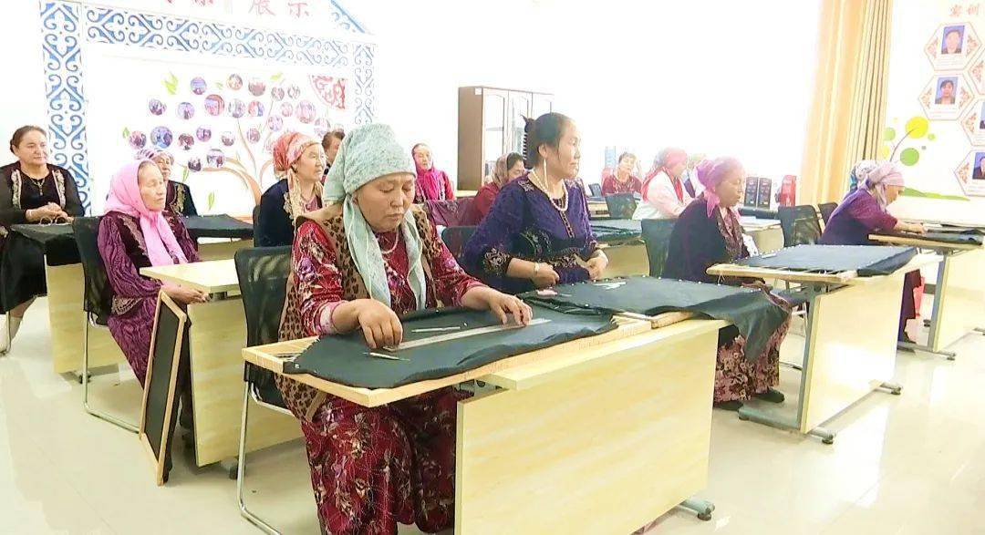 刺绣 【非遗文化】阿克塞县举办“巾帼巧手·绣美阿克塞” 迎国庆哈萨克族刺绣比赛