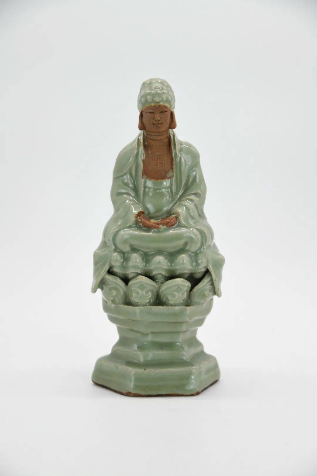 明龙泉窑莲瓣纹座台释迦牟尼佛像