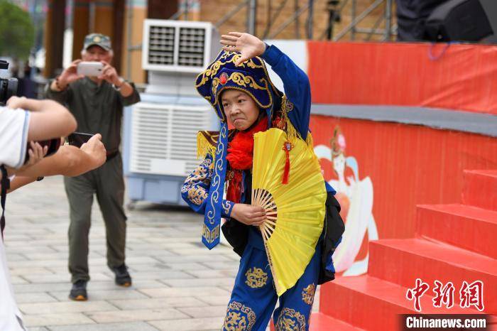 武术|湖南长沙：近百名青少年演绎传统文化