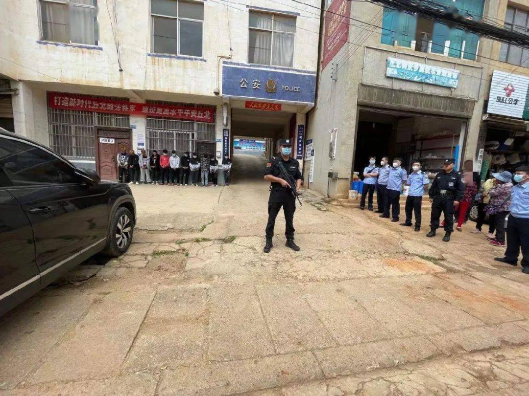 目前,11名犯罪嫌疑人因涉嫌聚众斗殴罪被丘北县公安局刑事拘留.