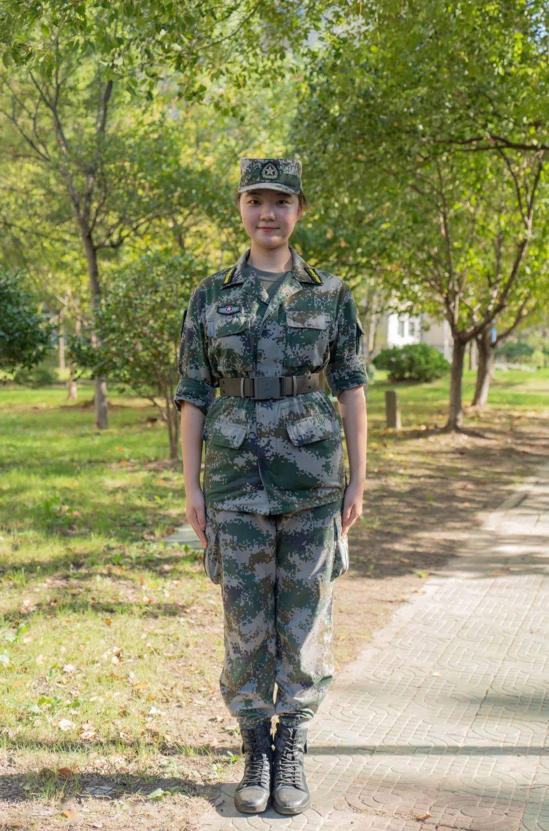 再来一遍你穿军装的样子真的很飒