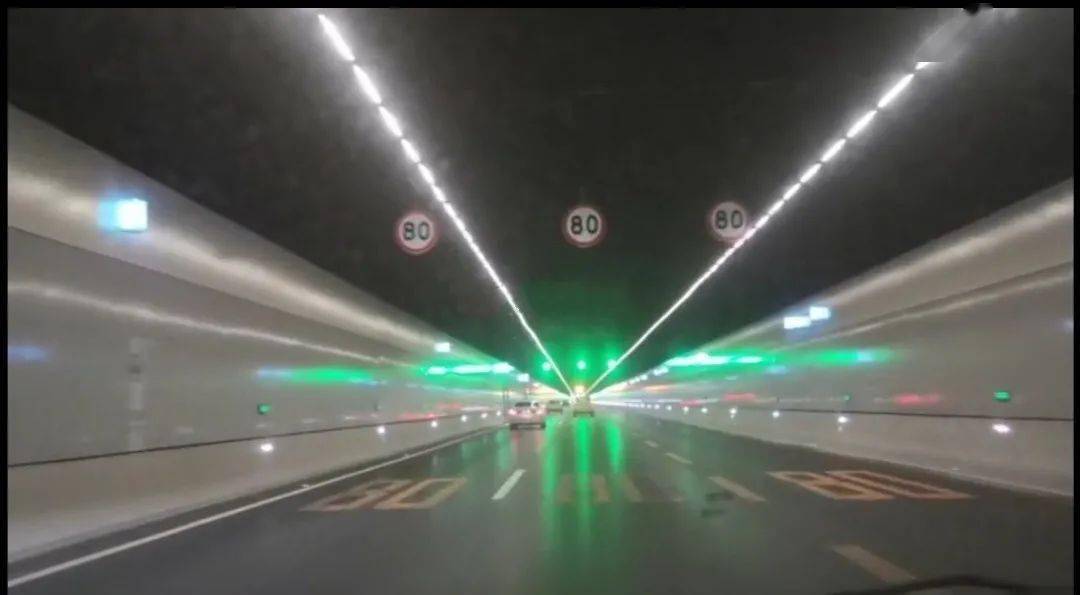 广渠路运通隧道最高限速恢复80公里/小时!通州司机:60确实有点慢!