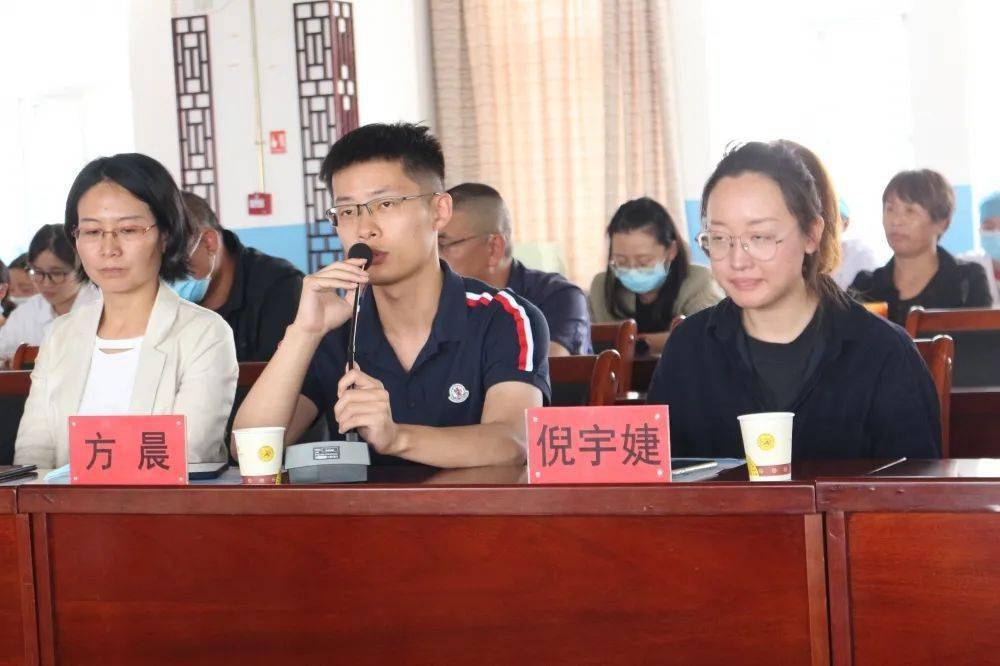 医疗帮扶队队长王玲洁对帮扶工作作总结;帮扶队员就医