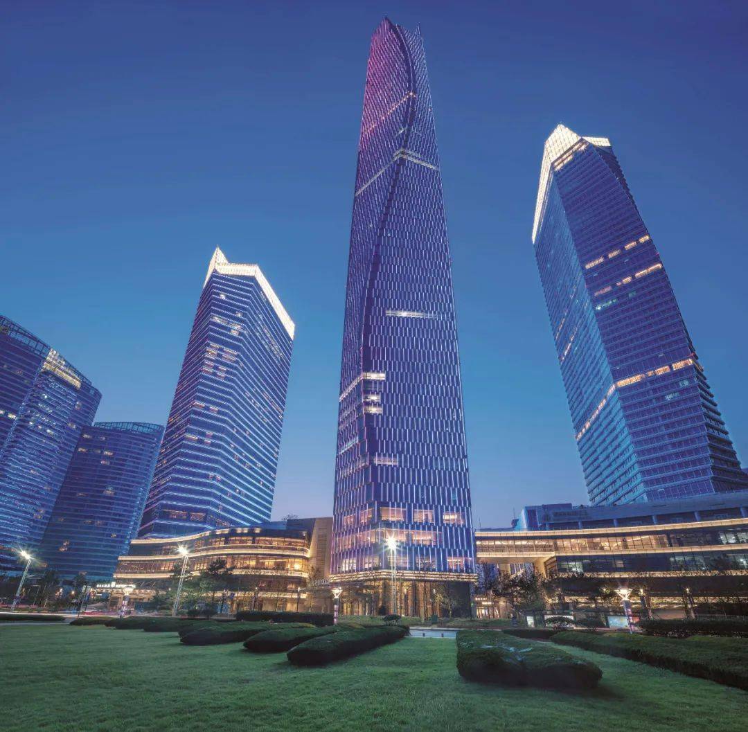 青岛瑞吉酒店点亮岛城海岸天际线