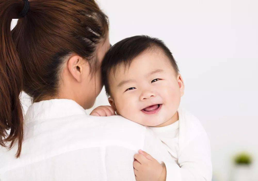 婴儿怎么抱才好 d1e6d9cad5364e0cae58d1c7892a5f98.jpeg