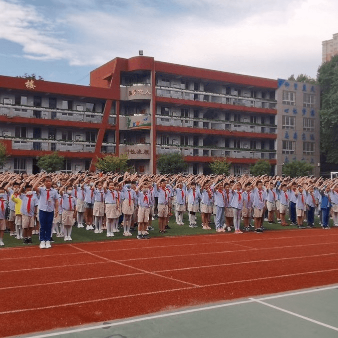 西安市莲湖区机场小学教育集团开展国庆节主题教育活动_英雄