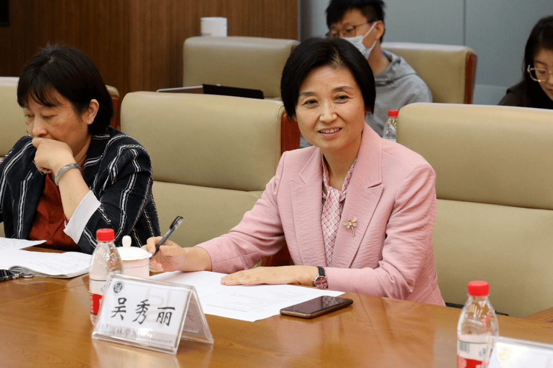 嘉宾也发表讲话,追忆了师从苏教授学习生活中相处的点滴:吴秀丽巡视员