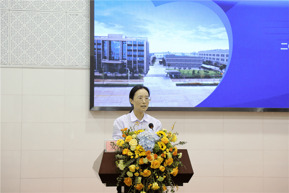 仪式由崇寿镇党委副书记(主持政府工作)江维主持