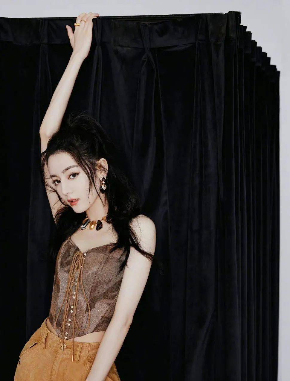 进行 秋冬就是要把棕色玩出彩