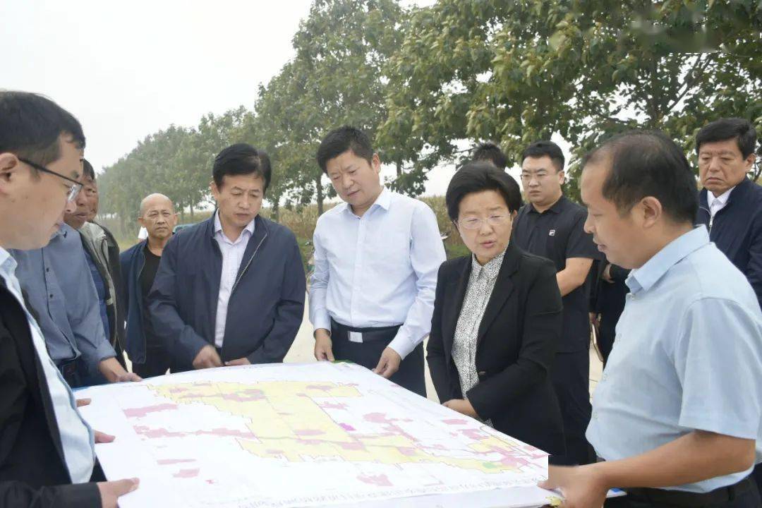 县委副书记,县长高善玉,县委副书记赵宗虎,副县长曲传增参加.