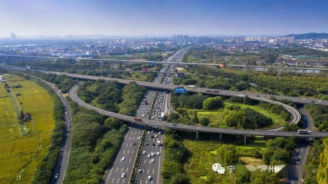 【早安·常州】"中国红"闪耀常州城 国庆假期氛围浓_交通