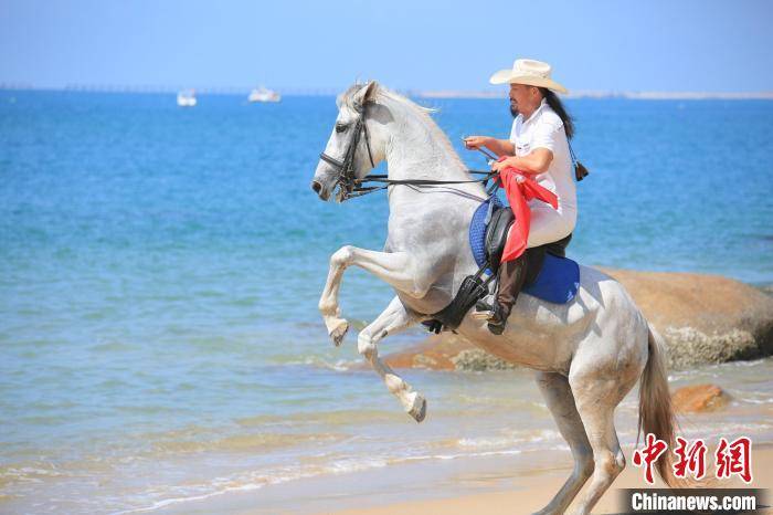 海边跃马,水底种珊瑚 国庆三亚旅游市场玩法多