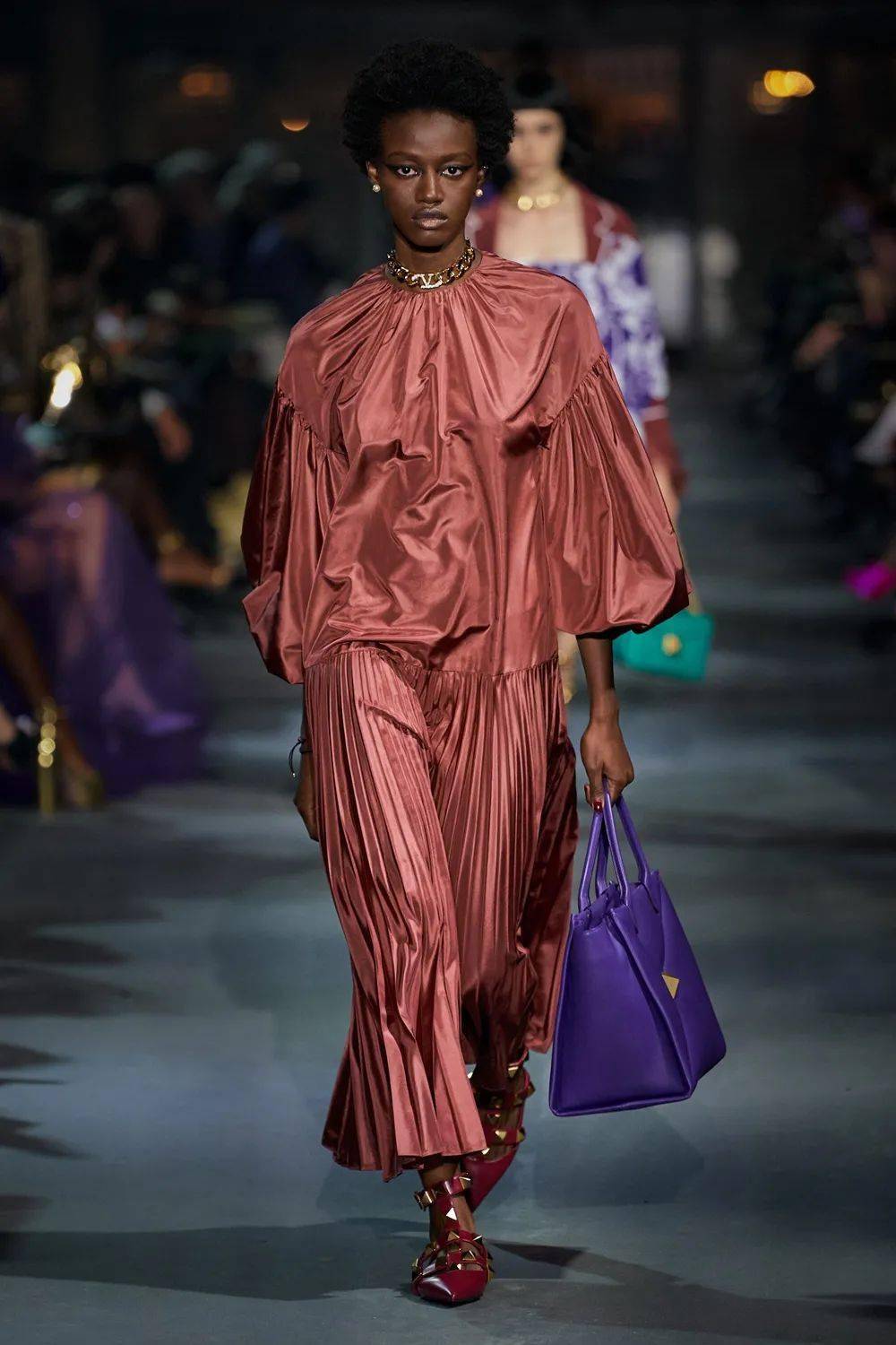 廓形 Valentino 2022 春季系列发布，刺绣、蕾丝、印花…… 尽显高级！