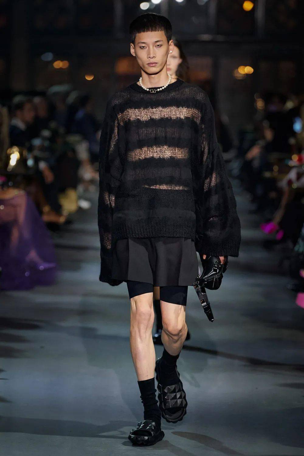 廓形 Valentino 2022 春季系列发布，刺绣、蕾丝、印花…… 尽显高级！