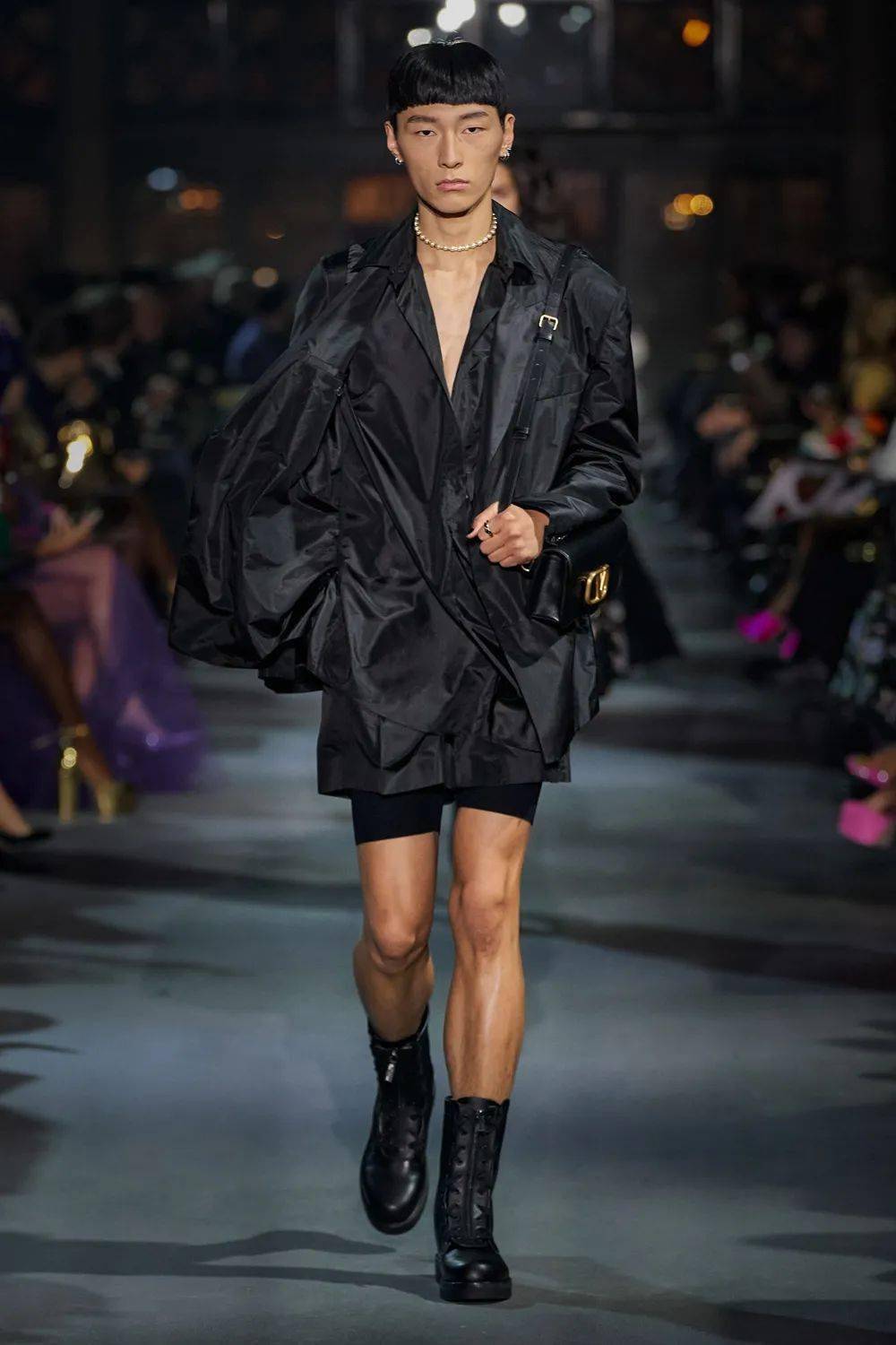 廓形 Valentino 2022 春季系列发布，刺绣、蕾丝、印花…… 尽显高级！