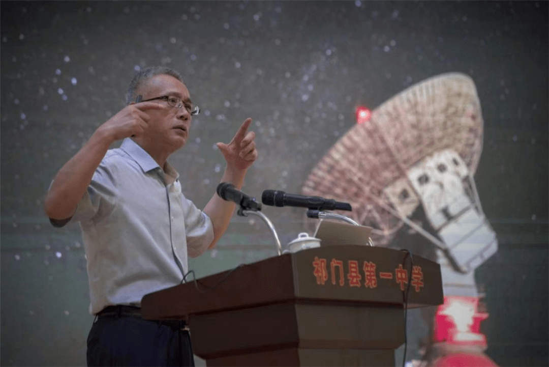 中国火星探测总设计师张荣桥回母校