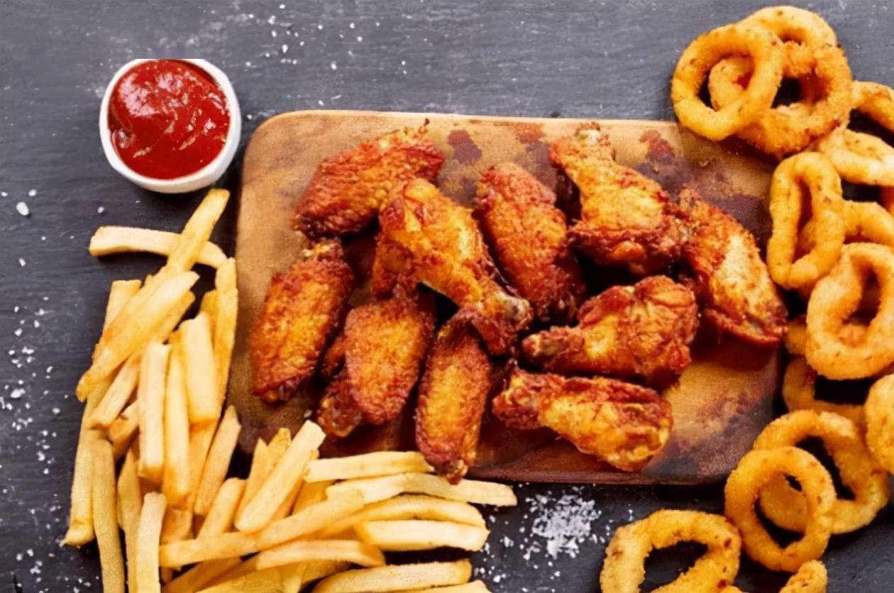 2,辛辣食物像是火锅,麻辣烫等食物,物美价廉,深受人们的青睐,但这种