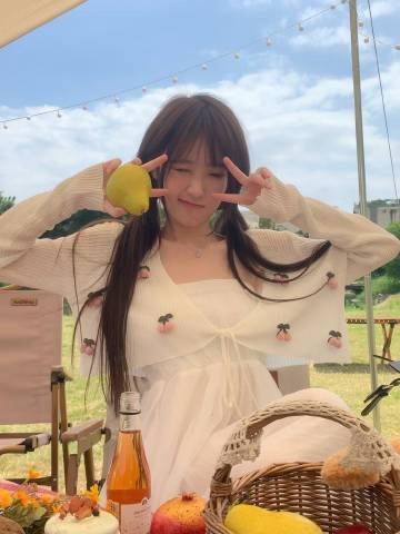 不求人这下玩完了?受邀陪美女网红玩游戏,女友汤圆醋意大发