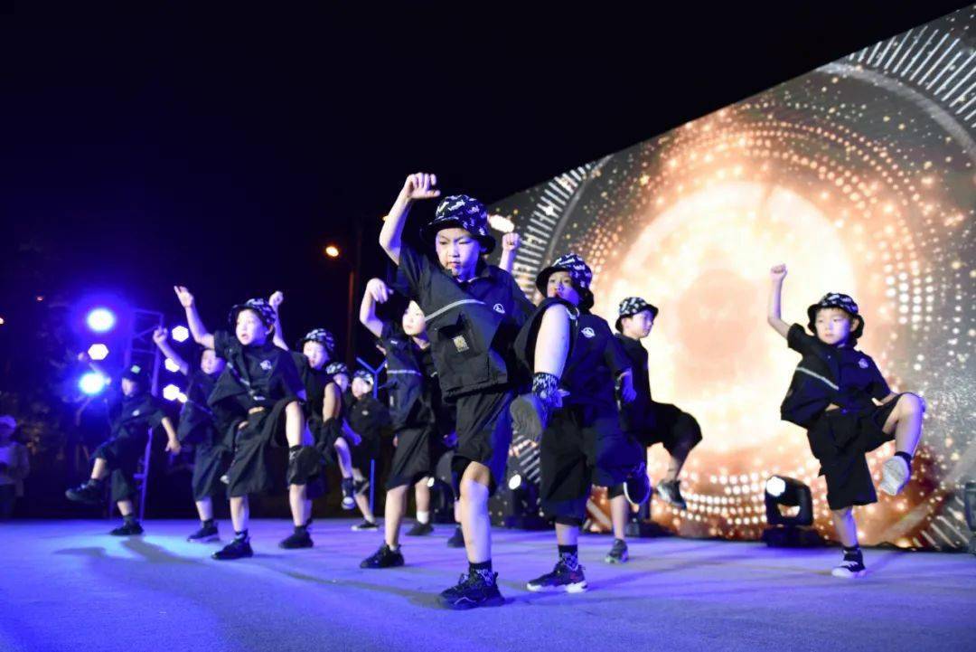 明晚六点,大剧院北广场,继续嗨!_江阴