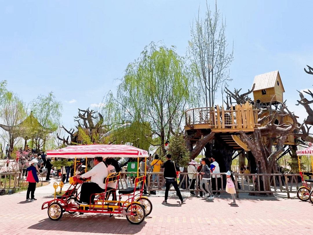 中川小镇喜迎国庆群众文艺演出全家福套餐优惠促销西部恐龙园度假区