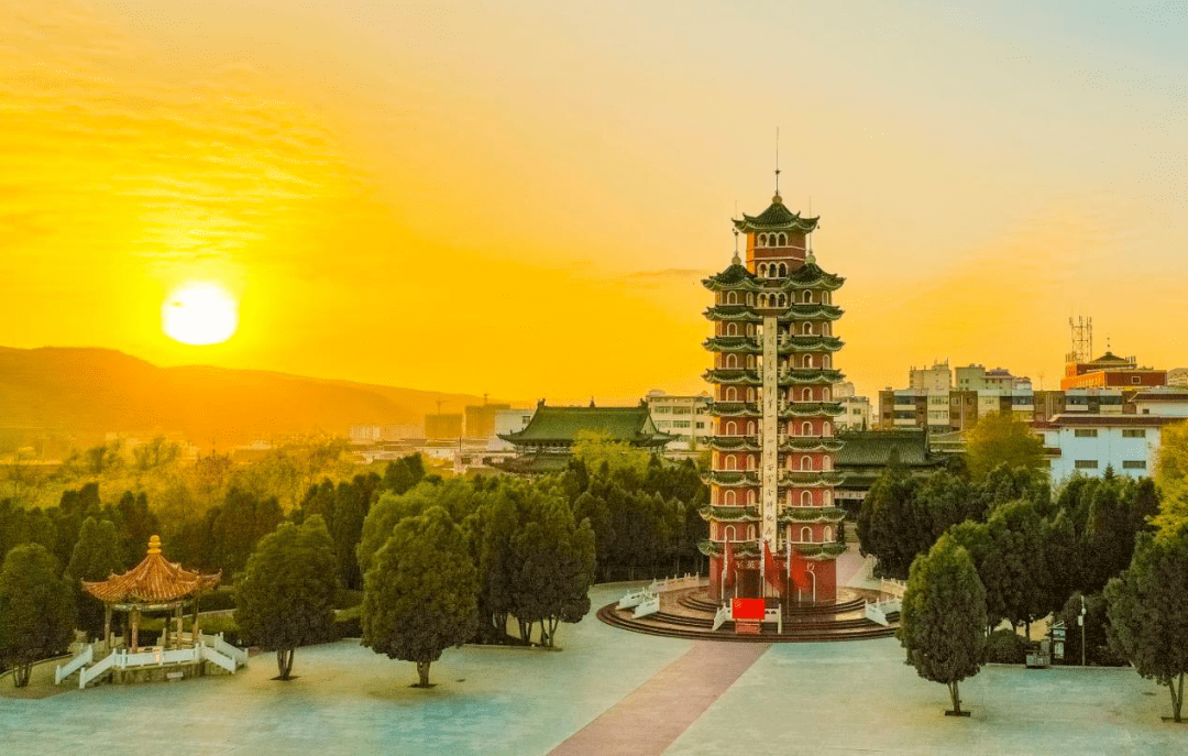 是旱塬笔触最直的脊梁学窑诵声是丝路边关最美的梵音祖厉泛涛是三军