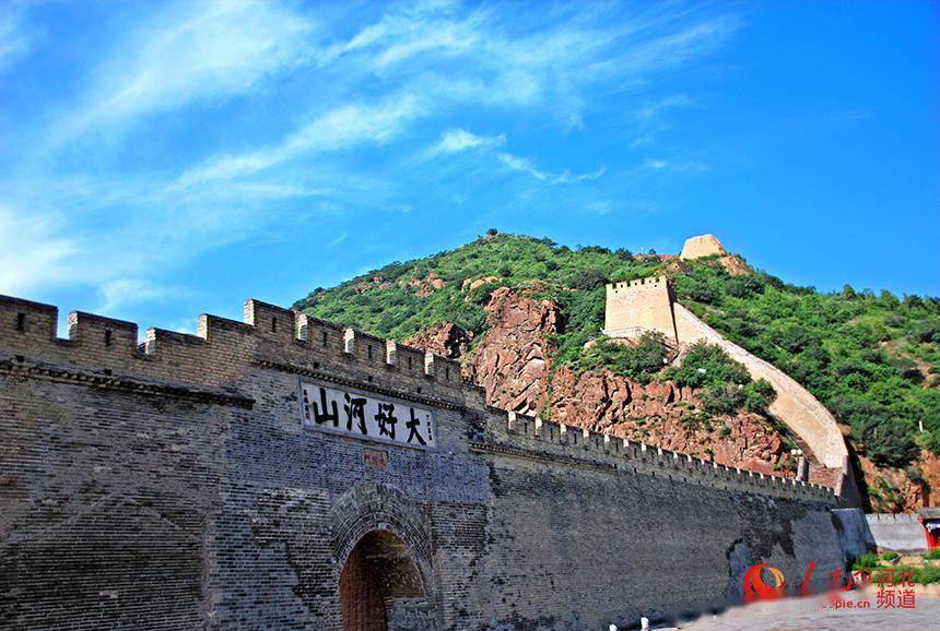 "除了草原天路和雪国崇礼,到张家口旅游,必须要看的美景就是大境门了.