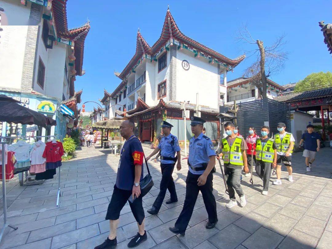 景区|【祝福祖国守护平安】恩施：“警”色中，女儿城以最美姿态迎接八方来客