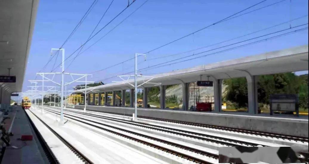 今天有网友搞来了黄黄高铁浠水南站内部情况.