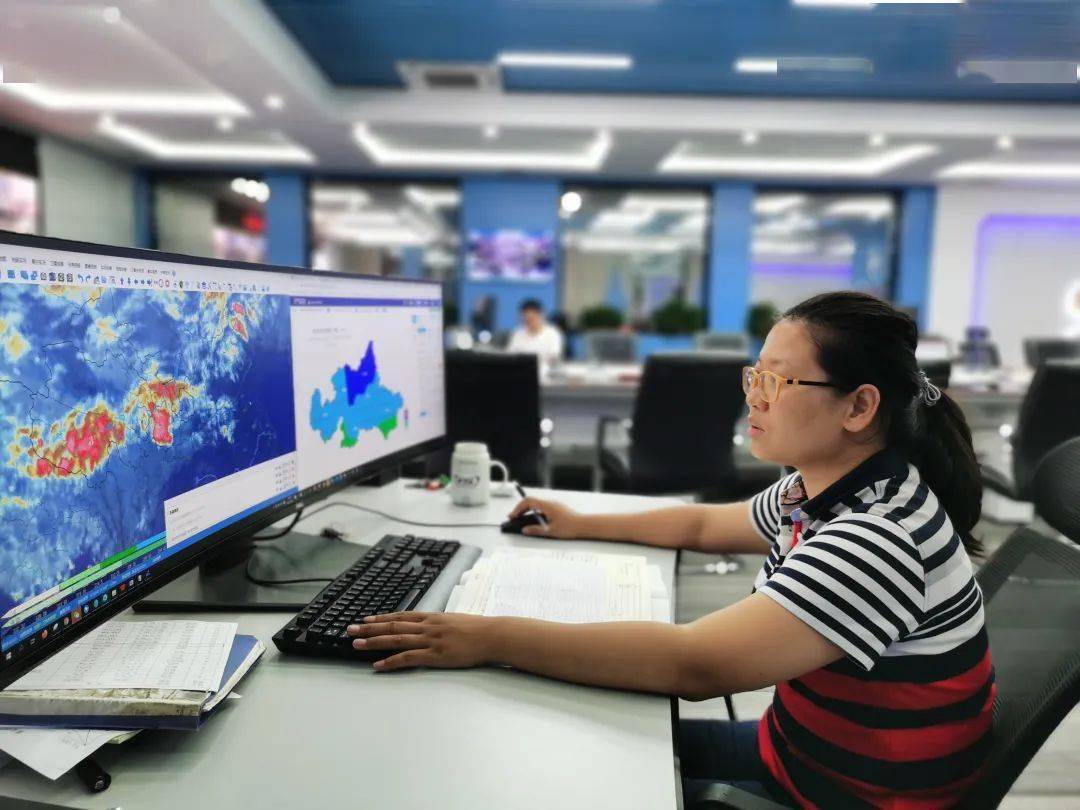 67秋汛严峻气象工作者假日守岗尽责保黄河安澜