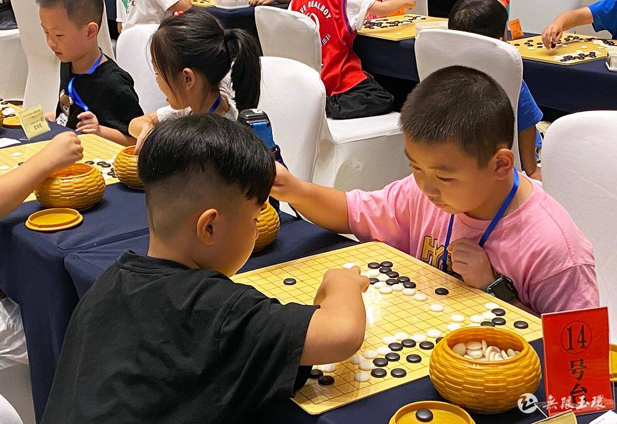 玉環市首屆少兒圍棋段(級)位賽開賽 200多名少年紋枰較量_比賽