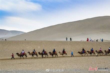 甘肃|浩浩荡荡的大漠驼队成敦煌鸣沙山别样景观