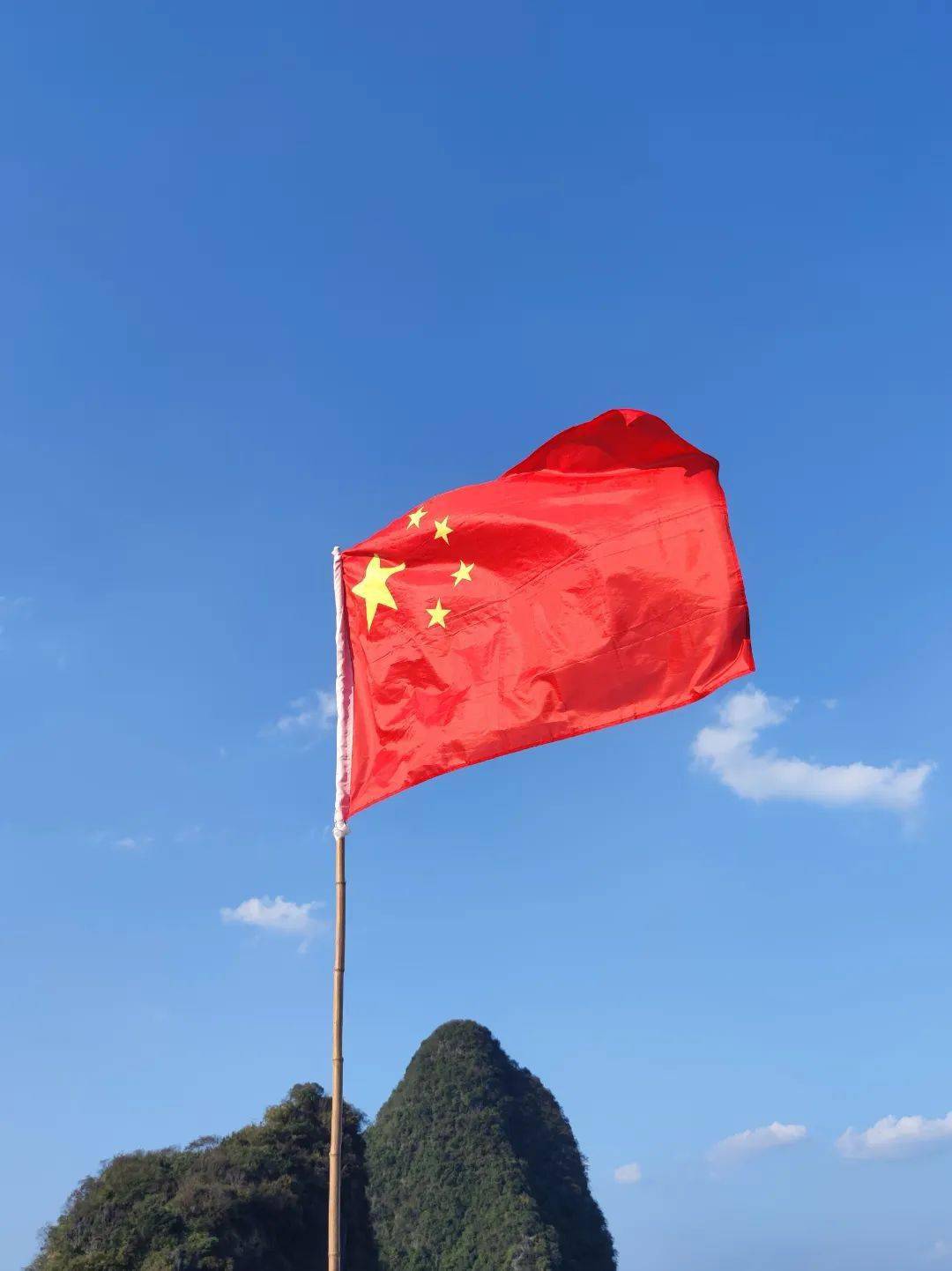 表白祖国一起晒出你身边的中国红