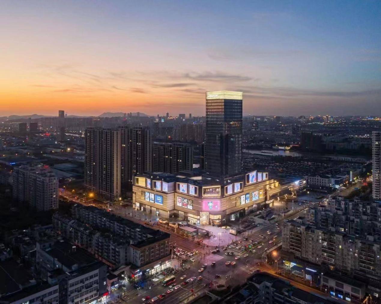 龙湖单月开5座商业 刷新核心城市商业格局