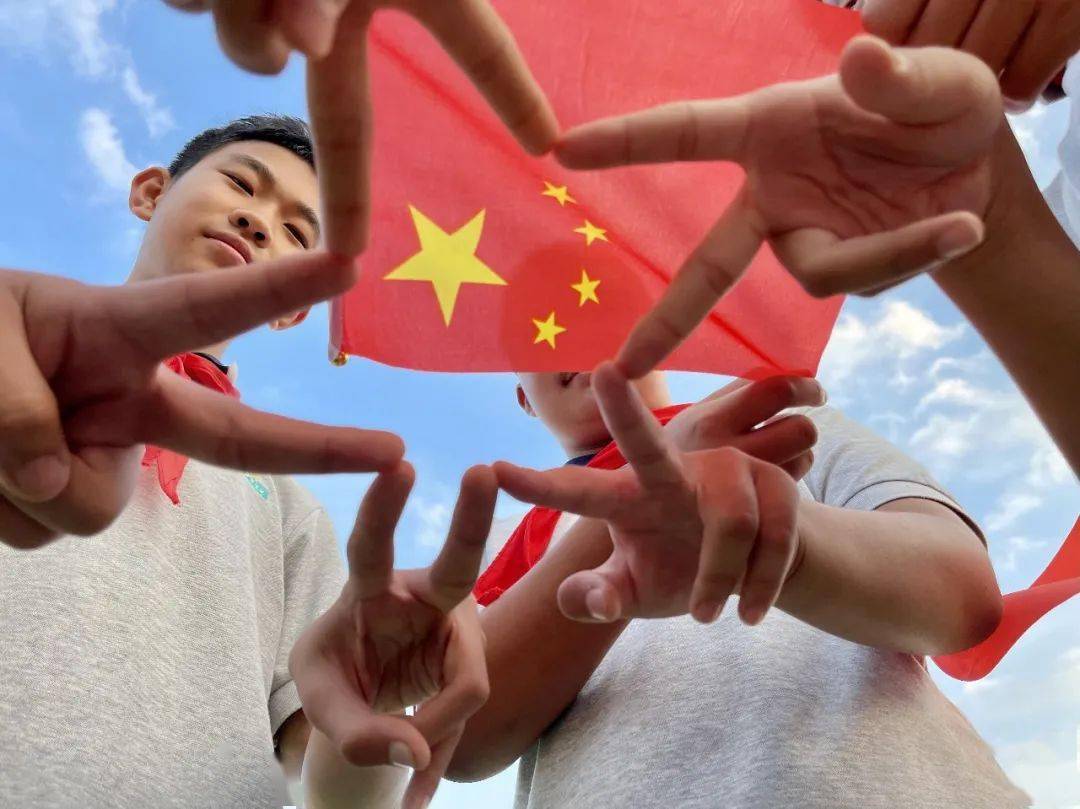 【星播报】盛世华诞,共度国庆——我与国旗合影