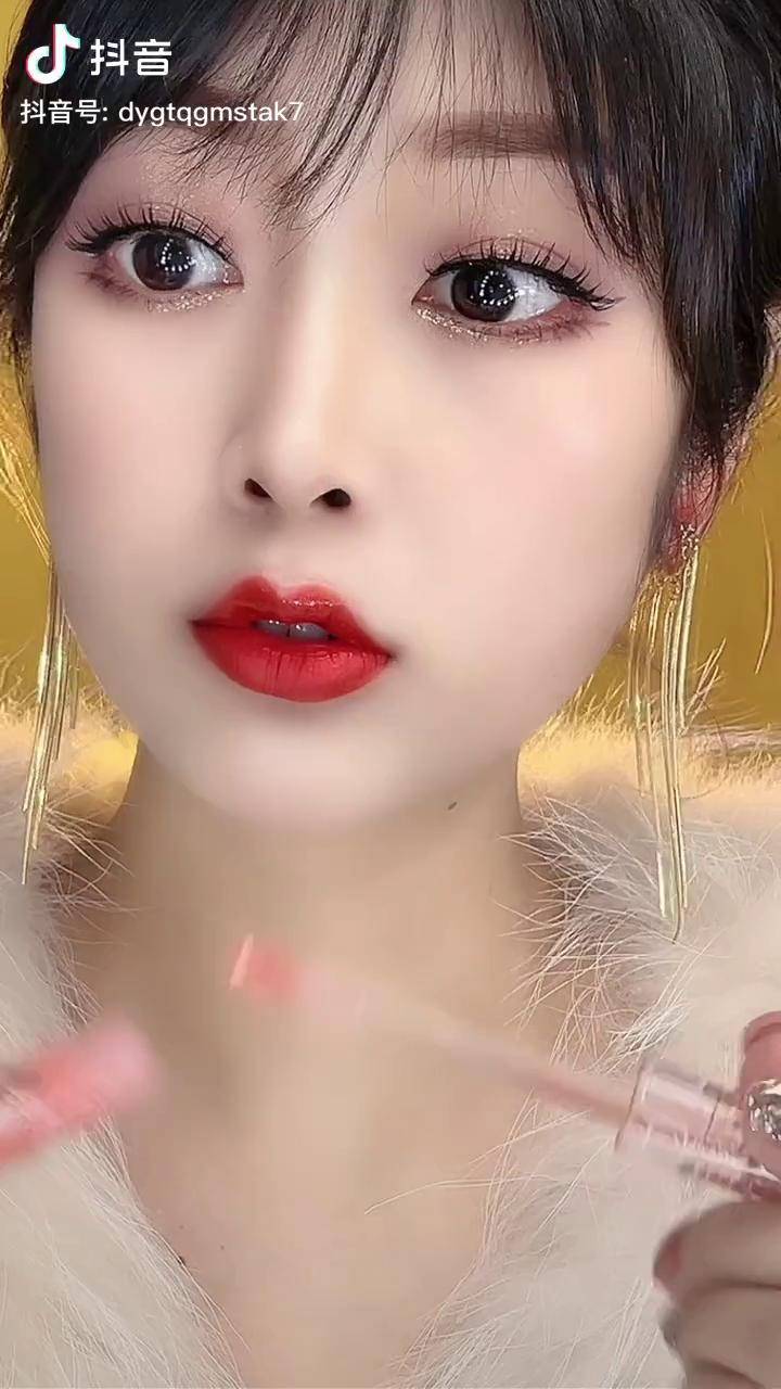 哇塞嘟嘟唇的感觉太美了玻璃唇蜜美妆抖音热门