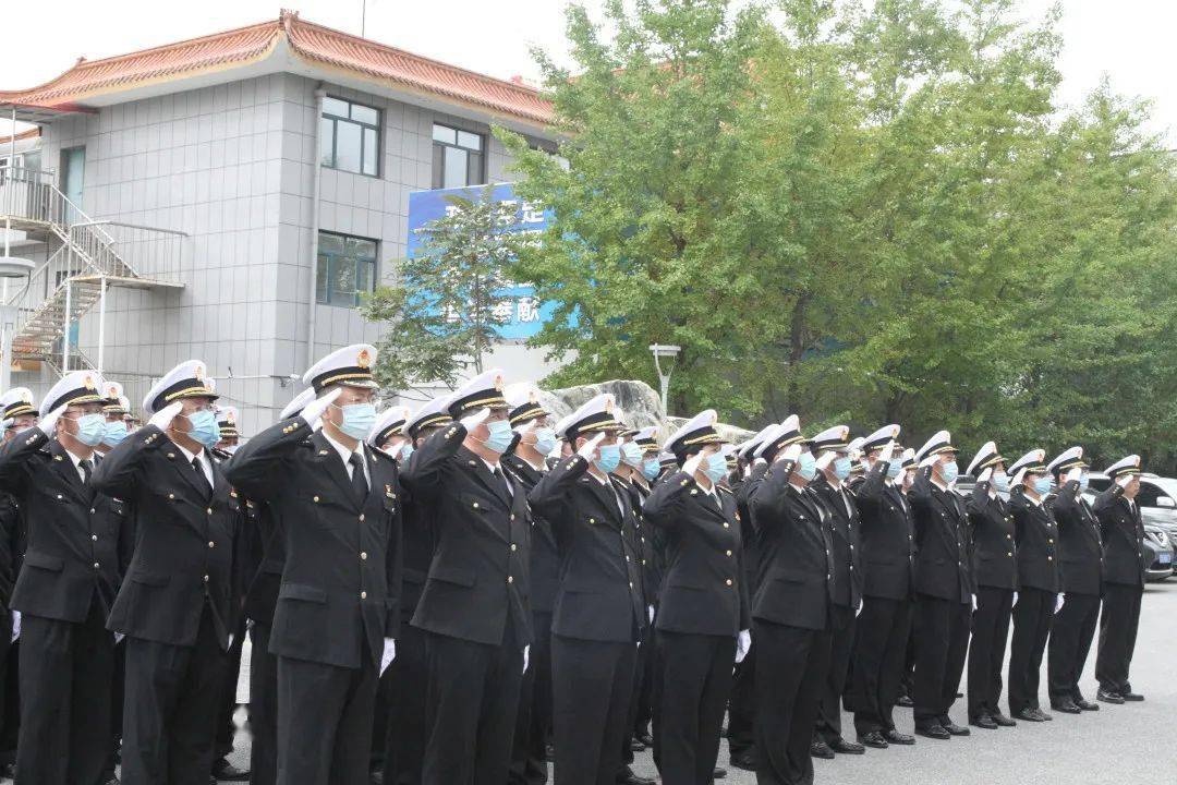 大连海关举行庆十一升国旗仪式