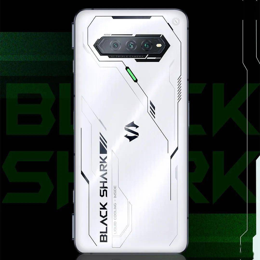 其中白色版也是黑鲨游戏手机好久不见的一个配色了,记得黑鲨刚开始几