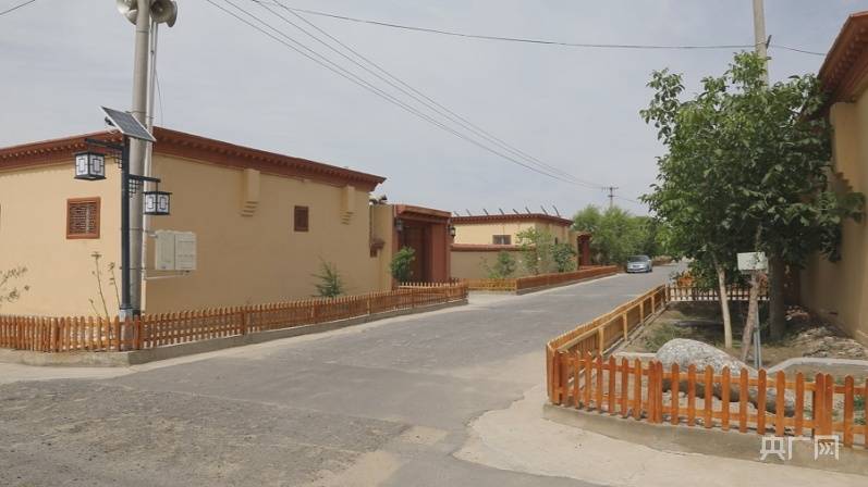 墨玉县:家门口的乡村公路是我家的致富路