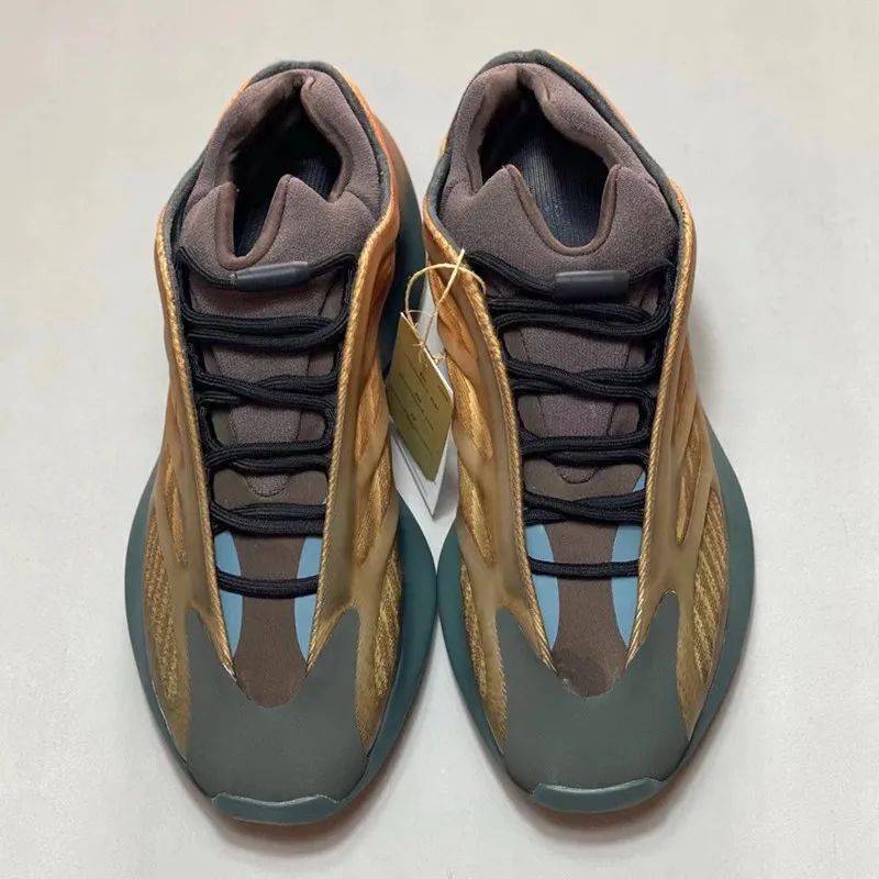 科技 质感奢华！「兵马俑」Yeezy 700 V3 最新实物曝光！