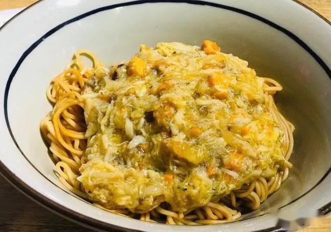 号称上海性价比最高的蟹黄面,68一碗的蟹黄金拌面确实是比起很多店