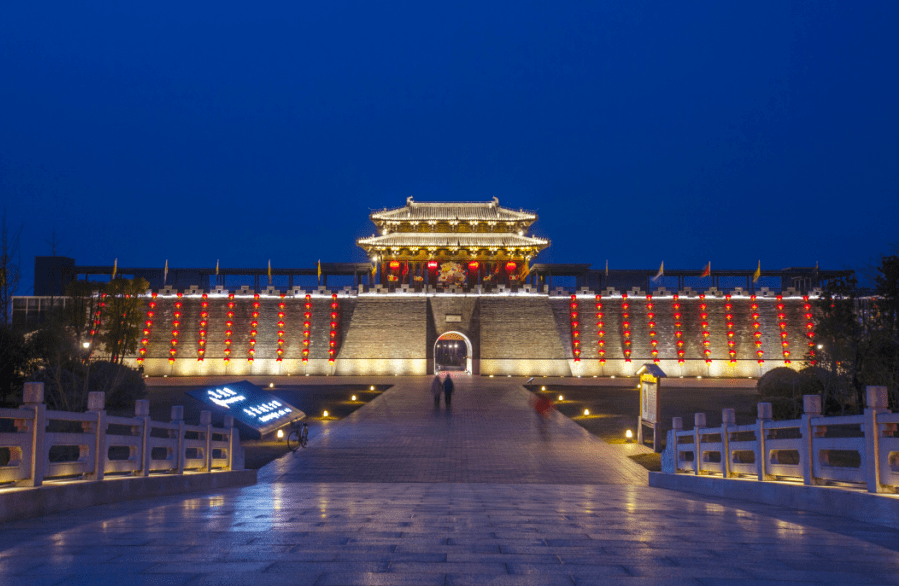 揚州地處長江與京杭大運河交匯之地地理位置得天獨厚四季分明,魅力