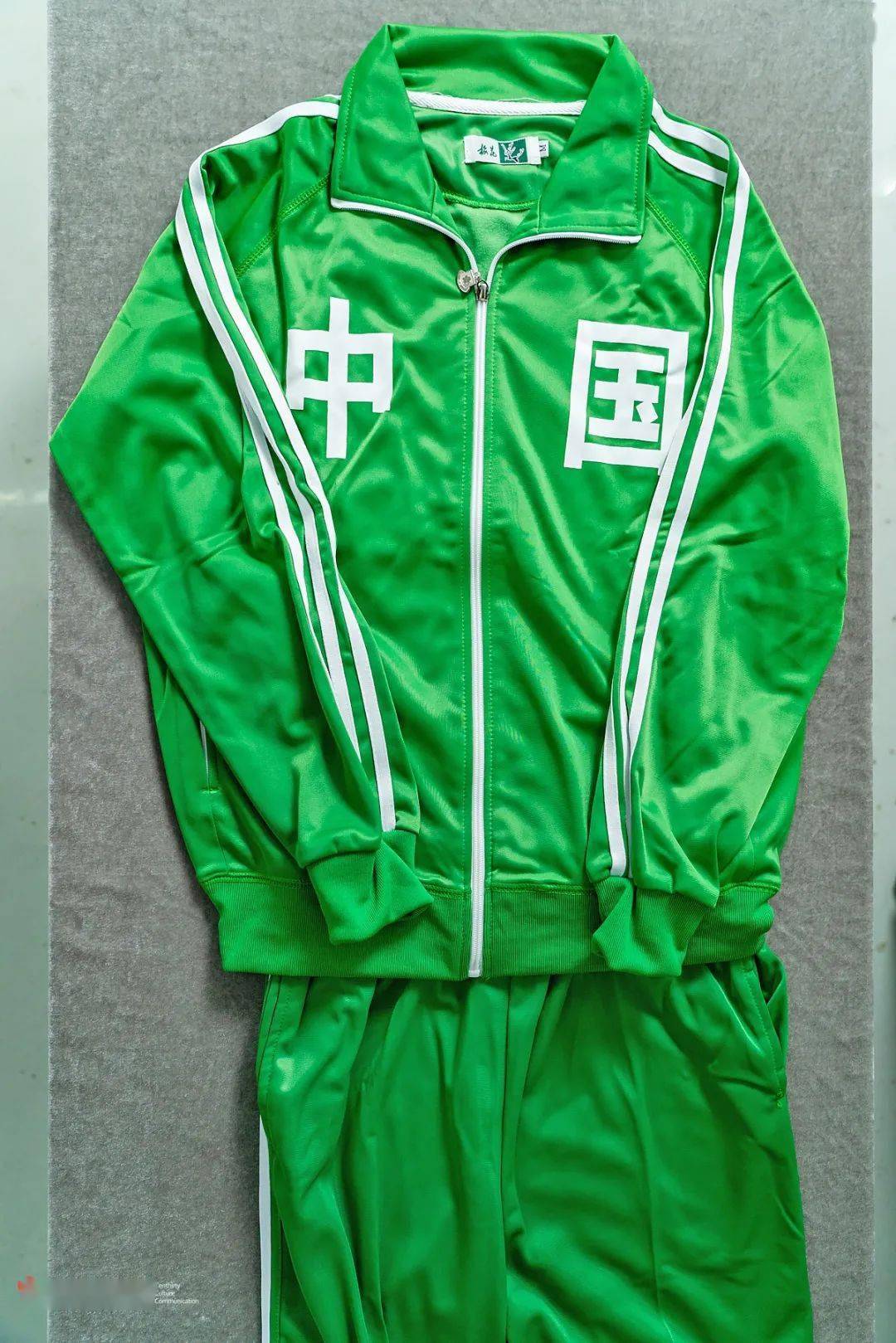 吴京绿色衣服原图图片