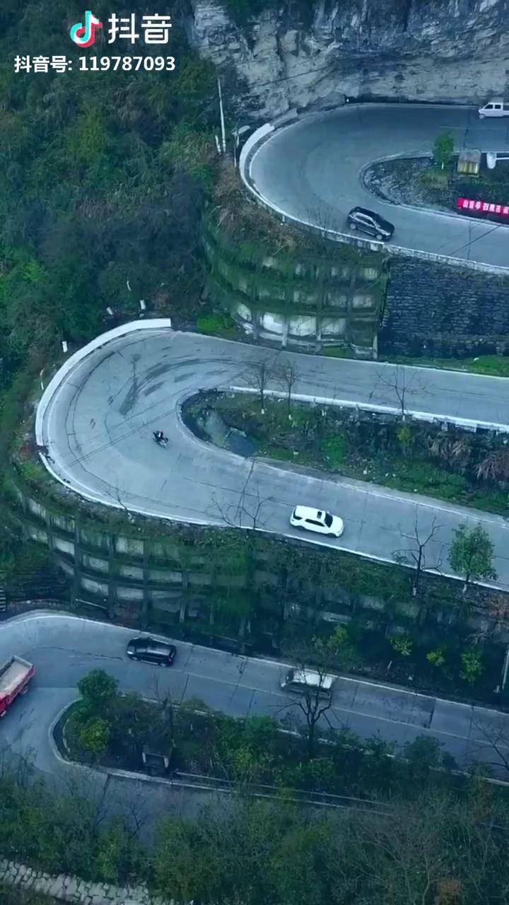 老司机上陡坡180度大转弯矮寨坡盘山弯路