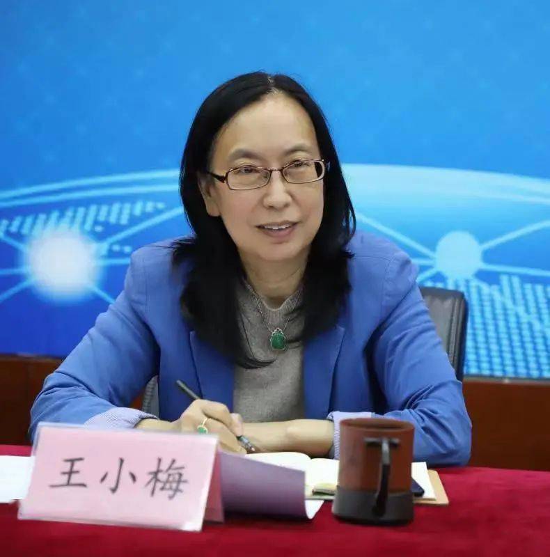 教育部高校学生司副司长吴爱华,中国高等教育学会副秘书长王小梅,学会